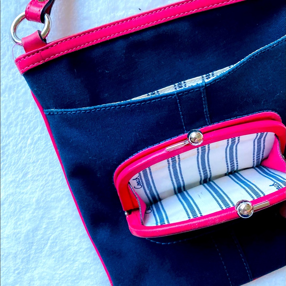 Authentic Coach Cross Body - Picture 4 of 7
